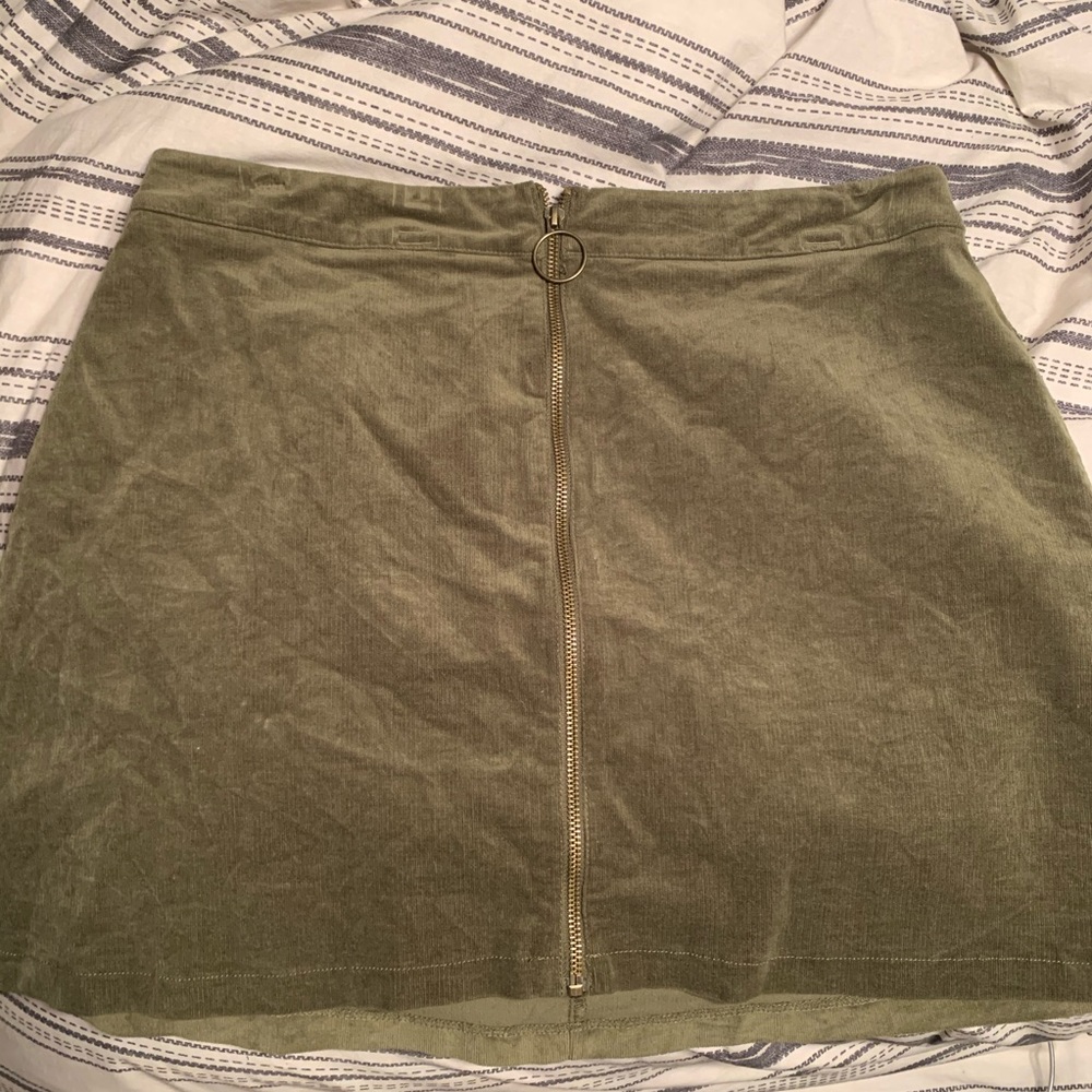 F21 zip front skirt